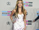 American Music Awards: Miley Cyrus kam mit eigenem Schleppentr&auml;ger