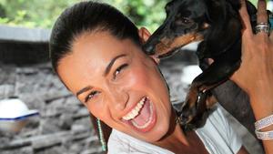Das Model und der Dackel