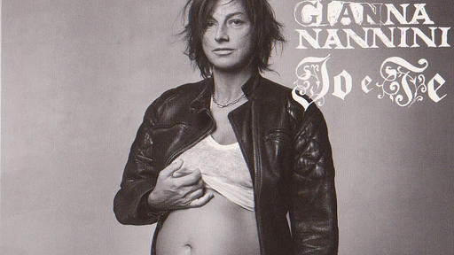 Sängerin Gianna Nannini  wirbt mit nacktem Babybauch