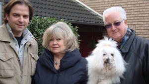 Hundeprofi Martin Rütter mit Coton-de-Tuléar-Hündin Zita und deren Besitzern Der Hundeprofi: Coton-de-Tuléar-Hündin Zita