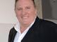 Gerard Depardieu pinkelt mitten ins Flugzeug