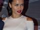 Trotz Minikleid: Wildwuchs bei Adriana Lima