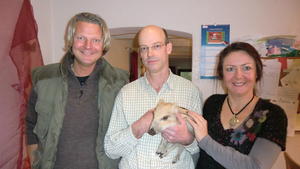 VOX hundkatzemaus: Frank Weber im Welpenwaisenhaus VOX hundkatzemaus: Wildschwein Paul
