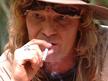 Rabenvater Vincent Raven macht die Flatter