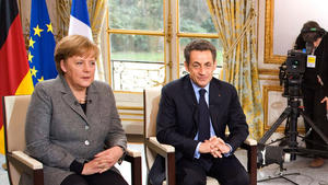 In ihrem ersten gemeinsamen TV- Interview beschworen Kanzlerin Angela Merkel und Frankreichs Präsident Nicolas Sarkozy ihr 