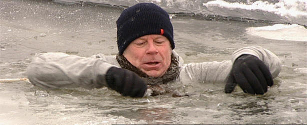 Was im Eiswasser mit dem K&ouml;rper passiert und wie man sich selbst helfen kann