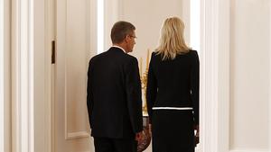 Abgang aus Schloss Bellevue: Christian Wulff und Ehefrau Bettina nach dem Rücktritt