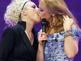 Echo 2012: Ina M&uuml;ller und Barbara Sch&ouml;nberberger knutschen
