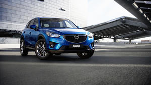 CX-5 l&auml;sst Konkurrenz im Regen stehen