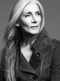 Eveline Hall: Model mit 66 Jahren