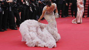 Eva Longoria 'schleppt' sich ab