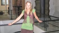 Bakterien fressen Frau von innen auf