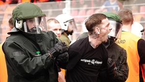 Fu&szlig;fesseln f&uuml;r 'notorische Hooligans'