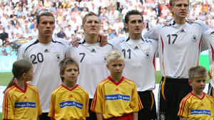 Als Eskorten-Kind zur Fu&szlig;ball-EM