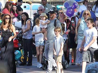 Gina Lisa Nackt on Zuckers E Harper Seven Mit Familie Im Disneyland