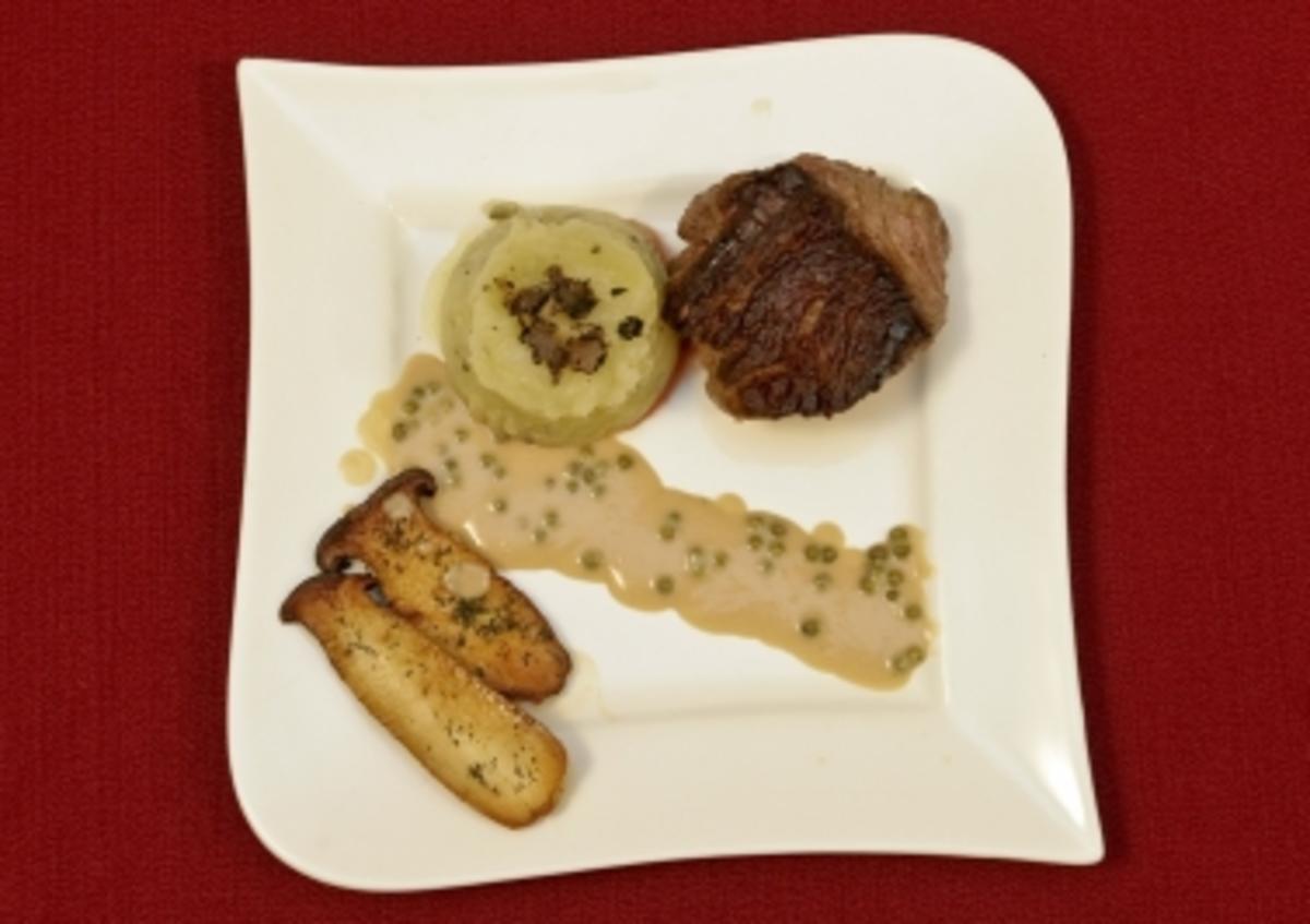 Rezept mit Bild: Rinderfilet an getrüffeltem Yamswurzel-Püree auf Whisky-Pfefferrahmsoße (Mola Adebisi)