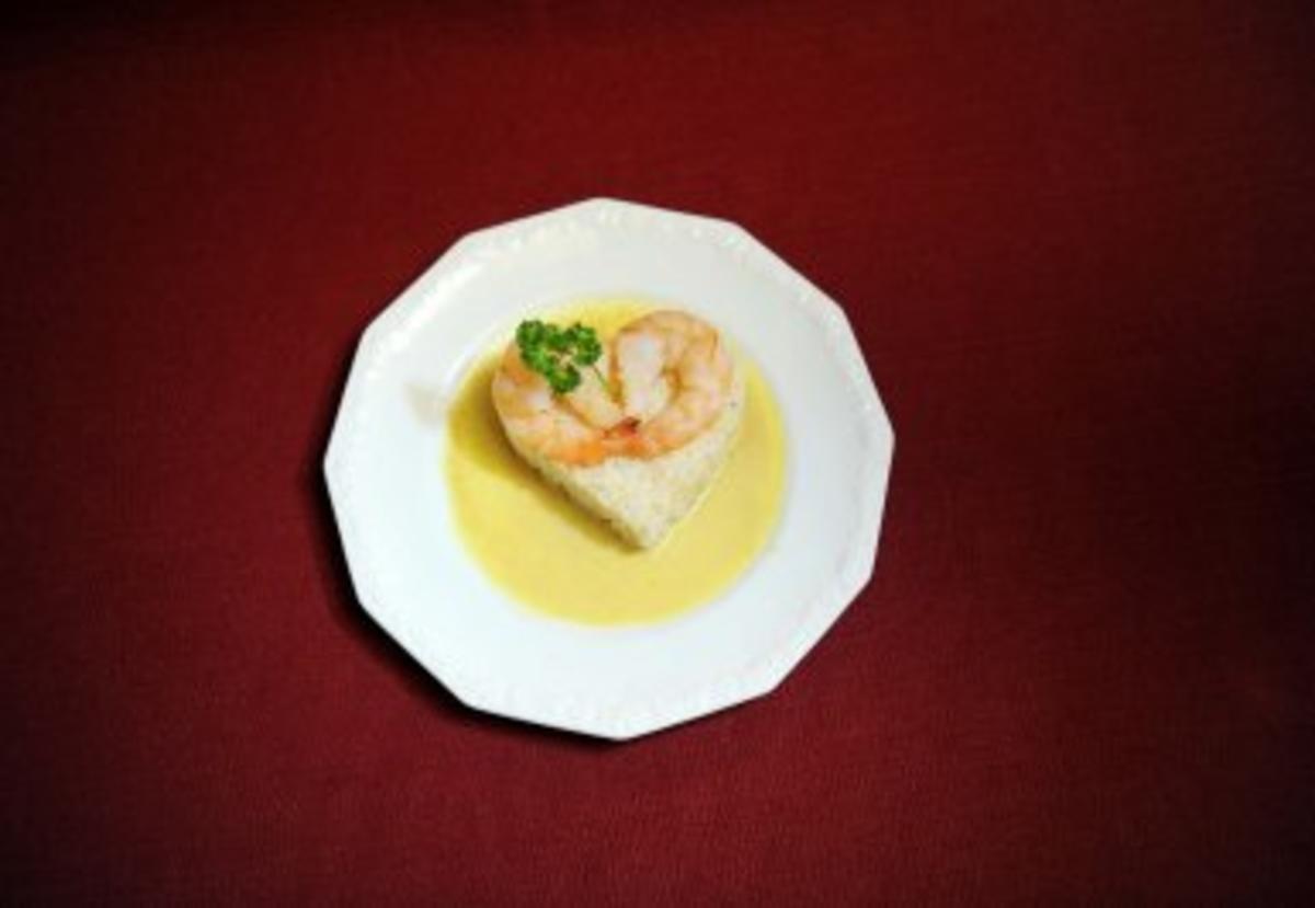Rezept: Garnelen auf Curryschaum mit Reisherz (Cornelia Corba)