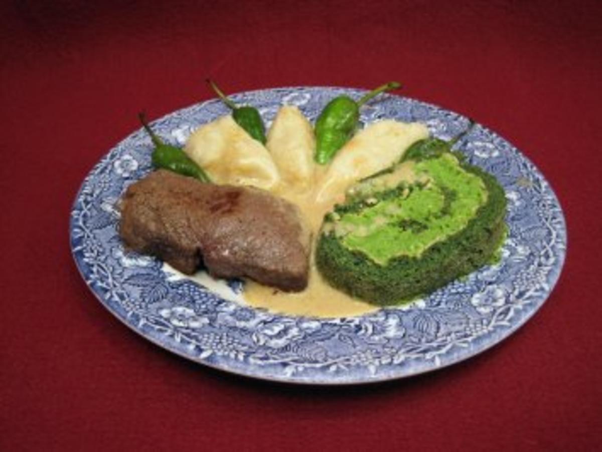 Rezept mit Bild: 07.06. Sophia: Spinat-Pecorino-Roulade mit Erbsenpüree und Rinderfilet