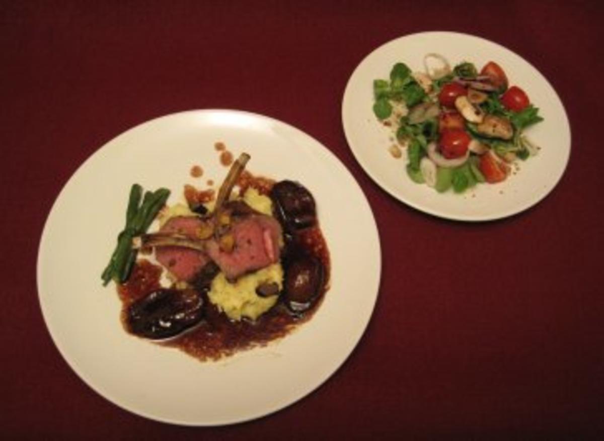 Lammkarree auf getrüffeltem Kartoffelpüree mit Rotwein-Schalotten, Bohnen und Salat Sendung vom 09.06.2010