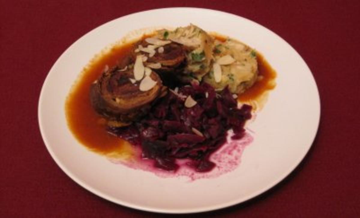 Rezept mit Bild: 22.06. Kati: Rouladen mit Feigen und Datteln, Serviettenknödeln und Gewürzrotkohl
