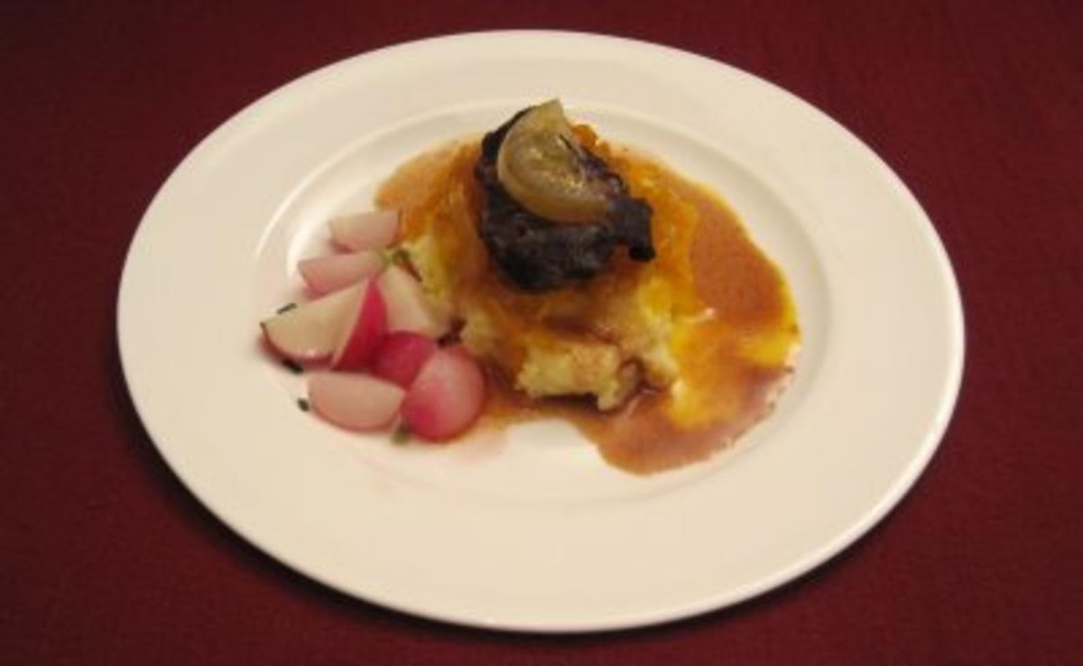 Rezept mit Bild: 24.06. Dagmar: Geschmorte Kalbsbäckchen auf Zwiebel-Ingwer-Confit mit Zitronen-Kartoffelpüree