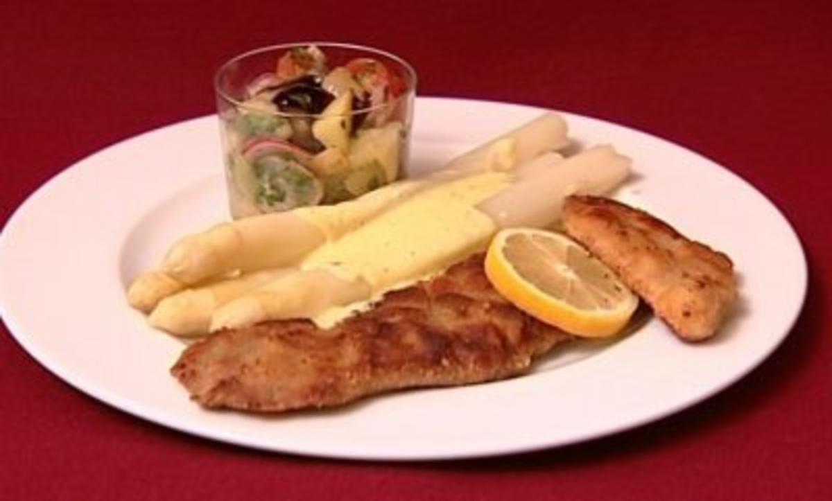 Rezept mit Bild: Kalbsschnitzel mit Bio-Spargel und Kartoffel-Gurkensalat (Eric Langner)