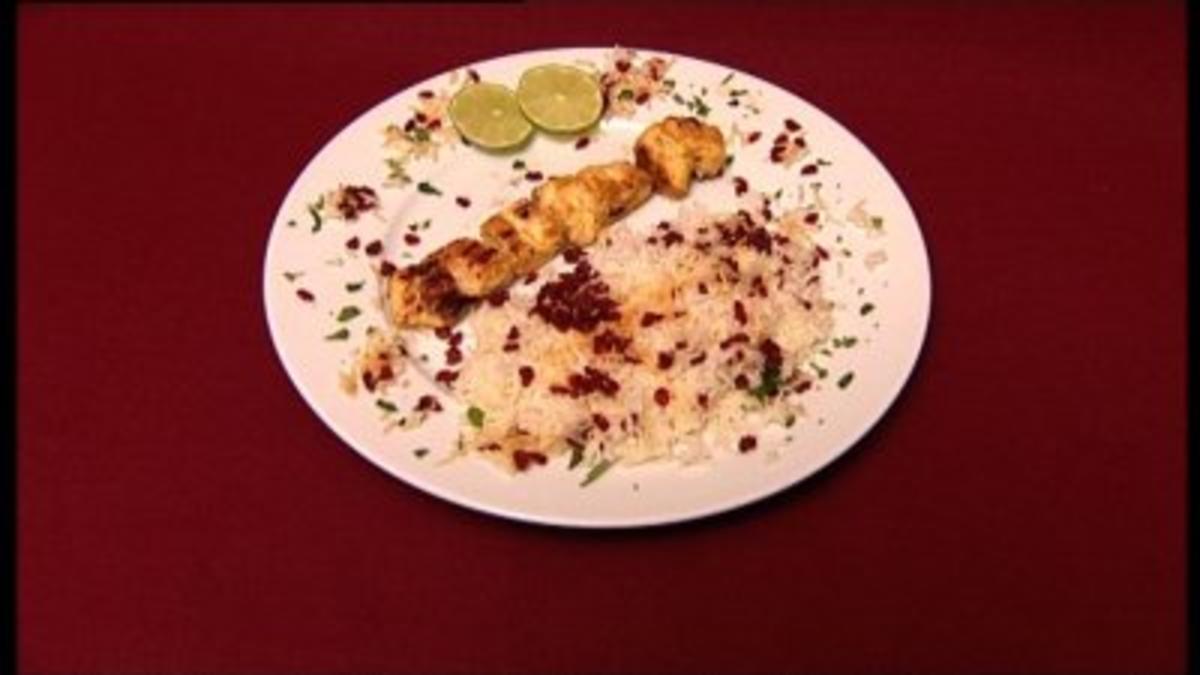 Rezept mit Bild: Djujeh Kabab – Gegrilltes Hühnchen mit Safranreis und Berberitzen (Lisa Bund)
