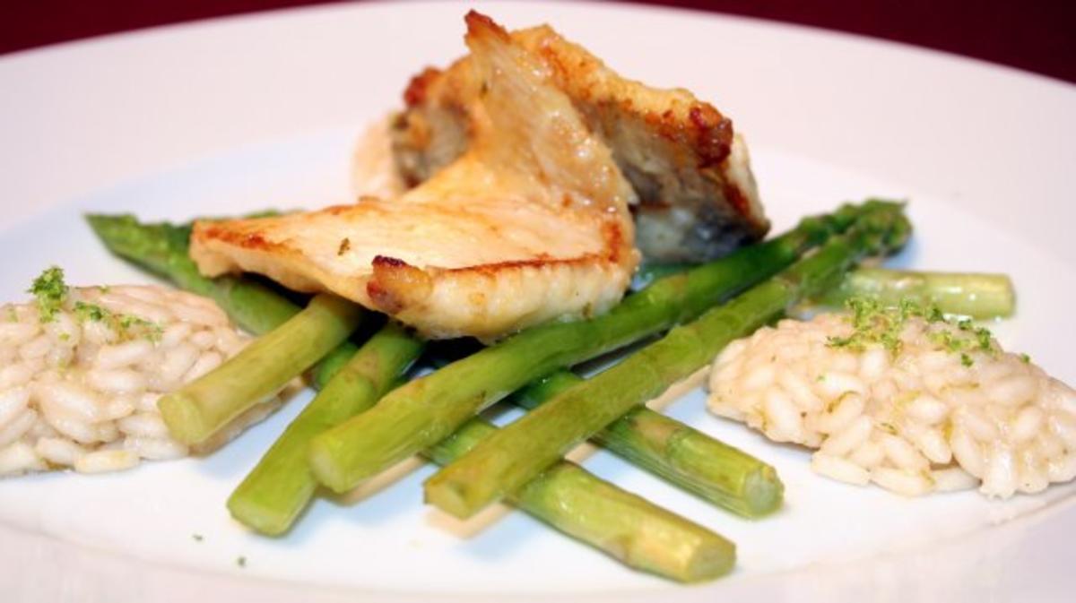 Rezept mit Bild: 06.05. Norman: Steinbutt mit glasiertem grünen Spargel an Limettenrisotto