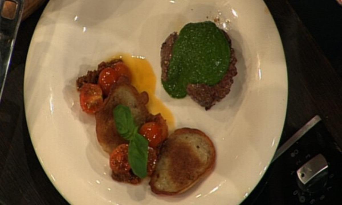Rezept: Rinderfilet mit Chimichurri, Kartoffel-Crêpe und warmem Tomatensalat (Estefania Küster)