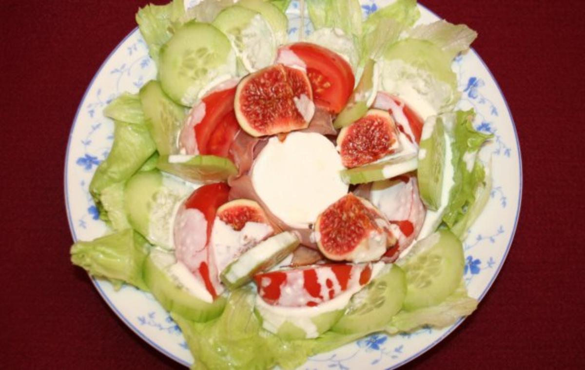 Rezept: Salat mit Ziegenkäse, Kaktusfeigen und geräuchertem Wildfleisch, dazu Farmbrot