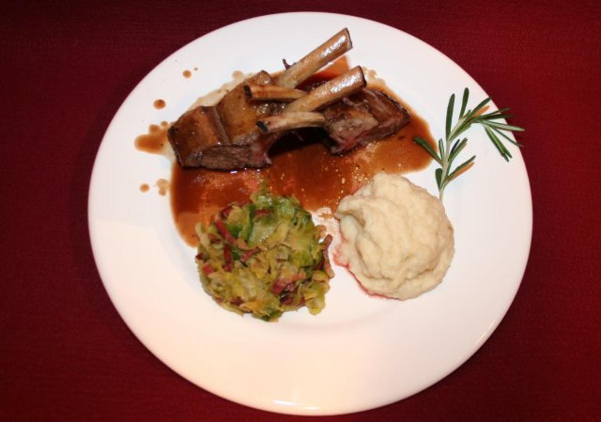 Rezept: Lammkarree mit Selleriepüree und Rosenkohl