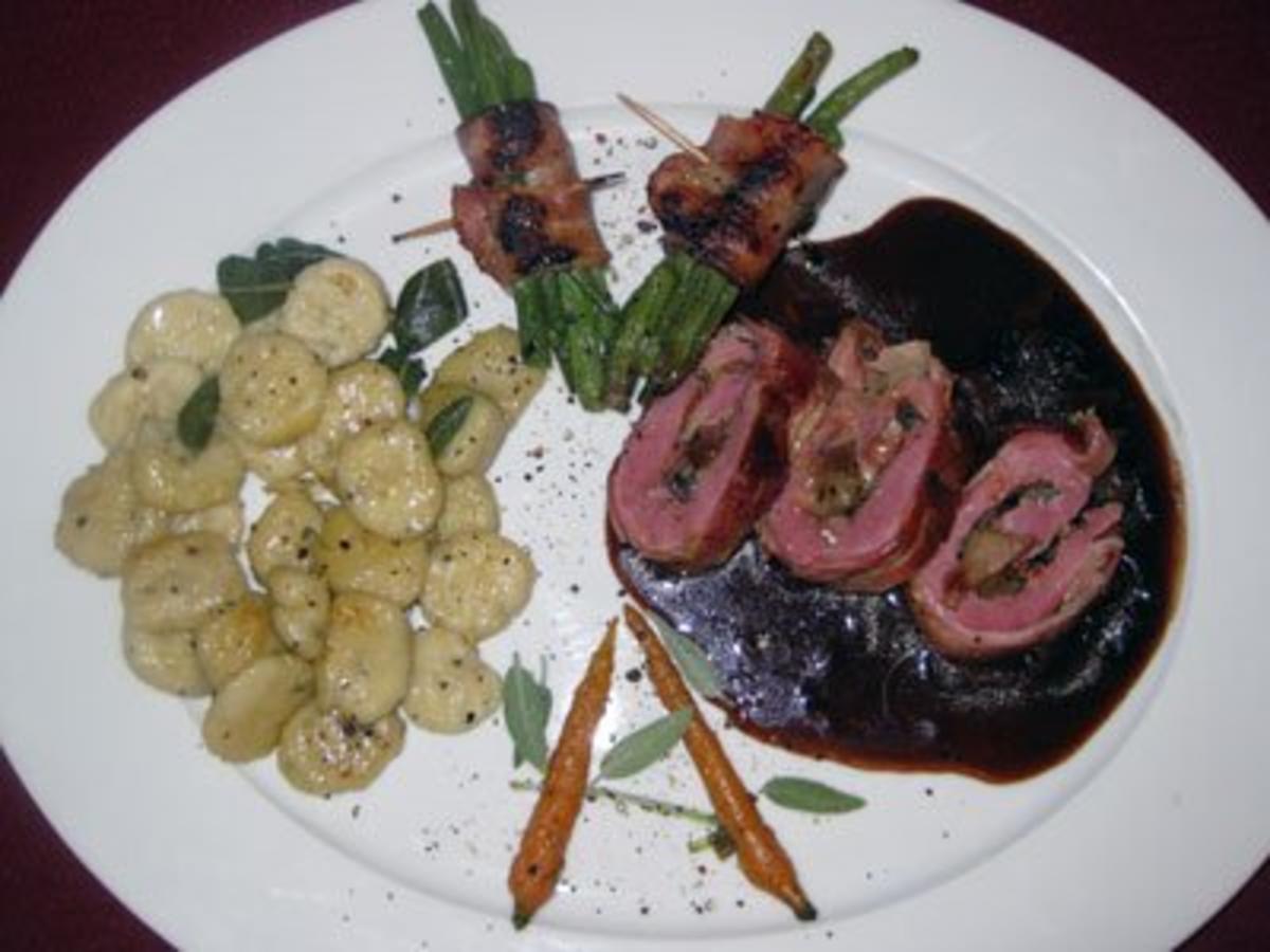 Rezept mit Bild: 23.02. Melli: Wildschweinfilet, mit Safran-Schafskäse und Provolone gefüllt, mit Pancetta und Trüffel