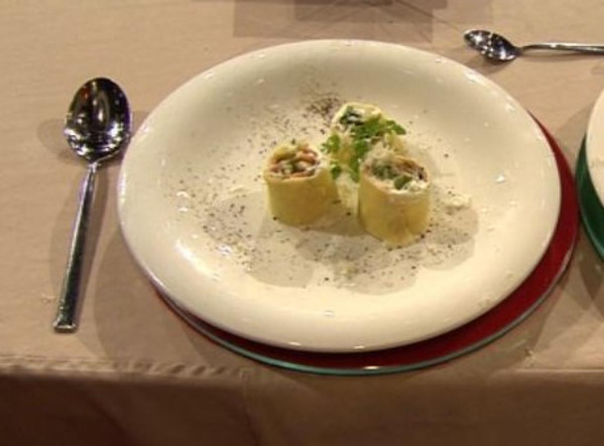 Crêpe-Rolle mit Lachs und Meerrettich (Das Promiteam)