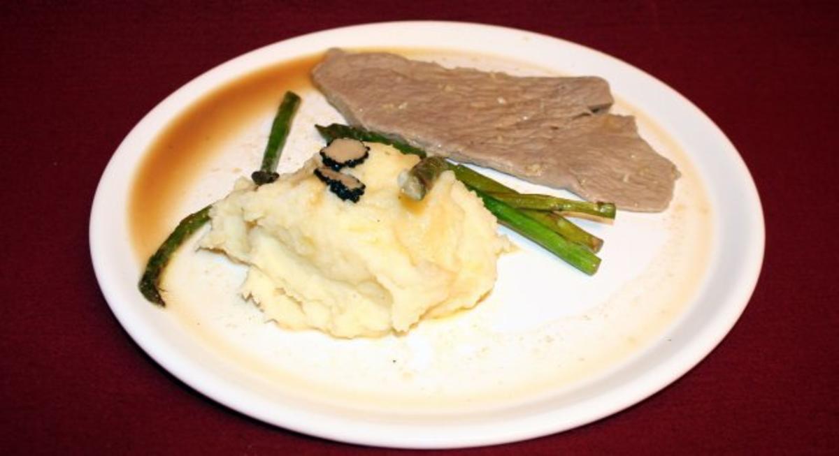 Rezept mit Bild: Kalbsschnitzel-mit-Weissweinsosse-und-getrueffeltem-Kartoffelbrei-dazu-gruener-Spargel